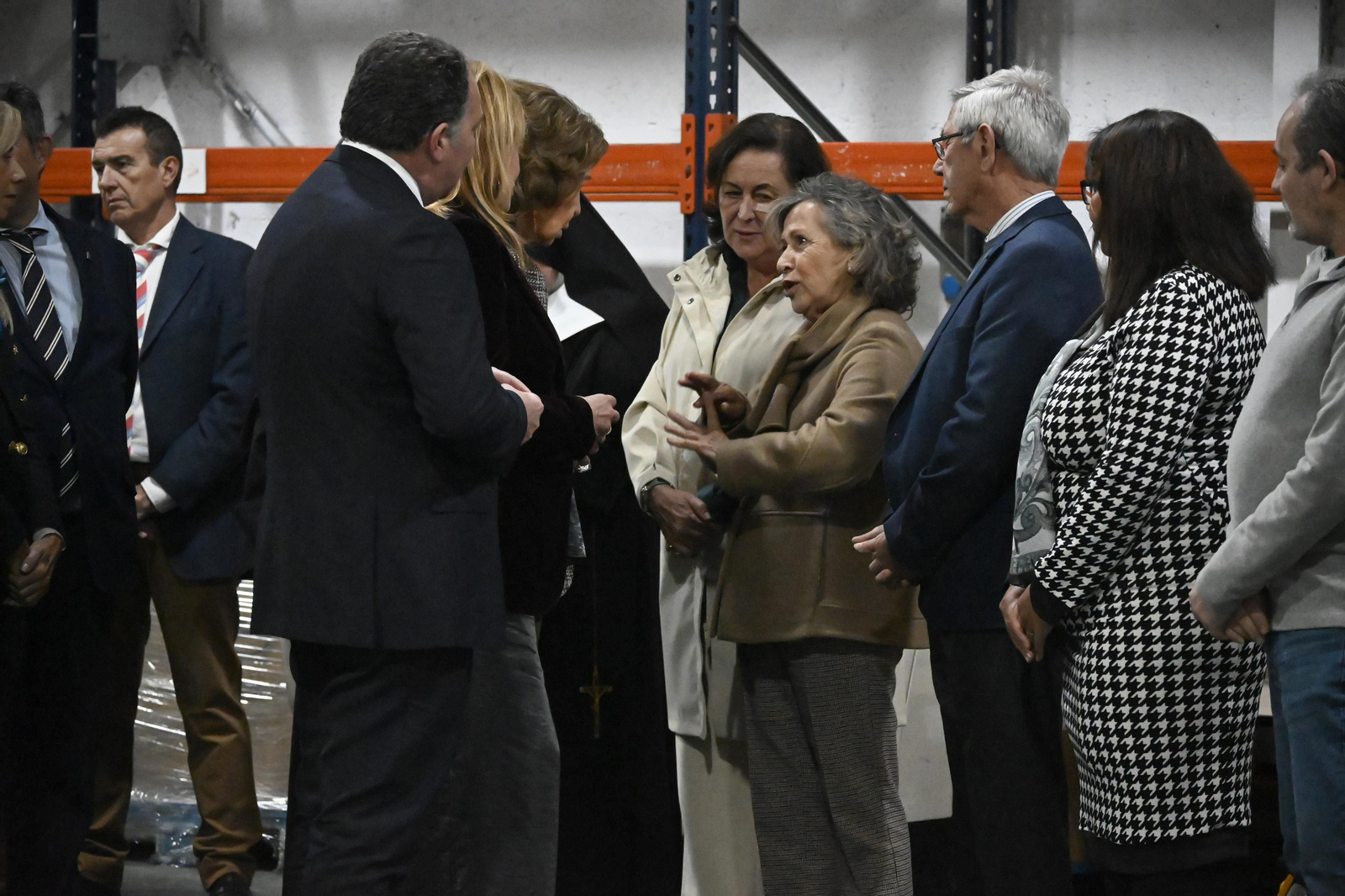 La Reina Sofía visita el Banco de Alimentos de Huelva, en imágenes