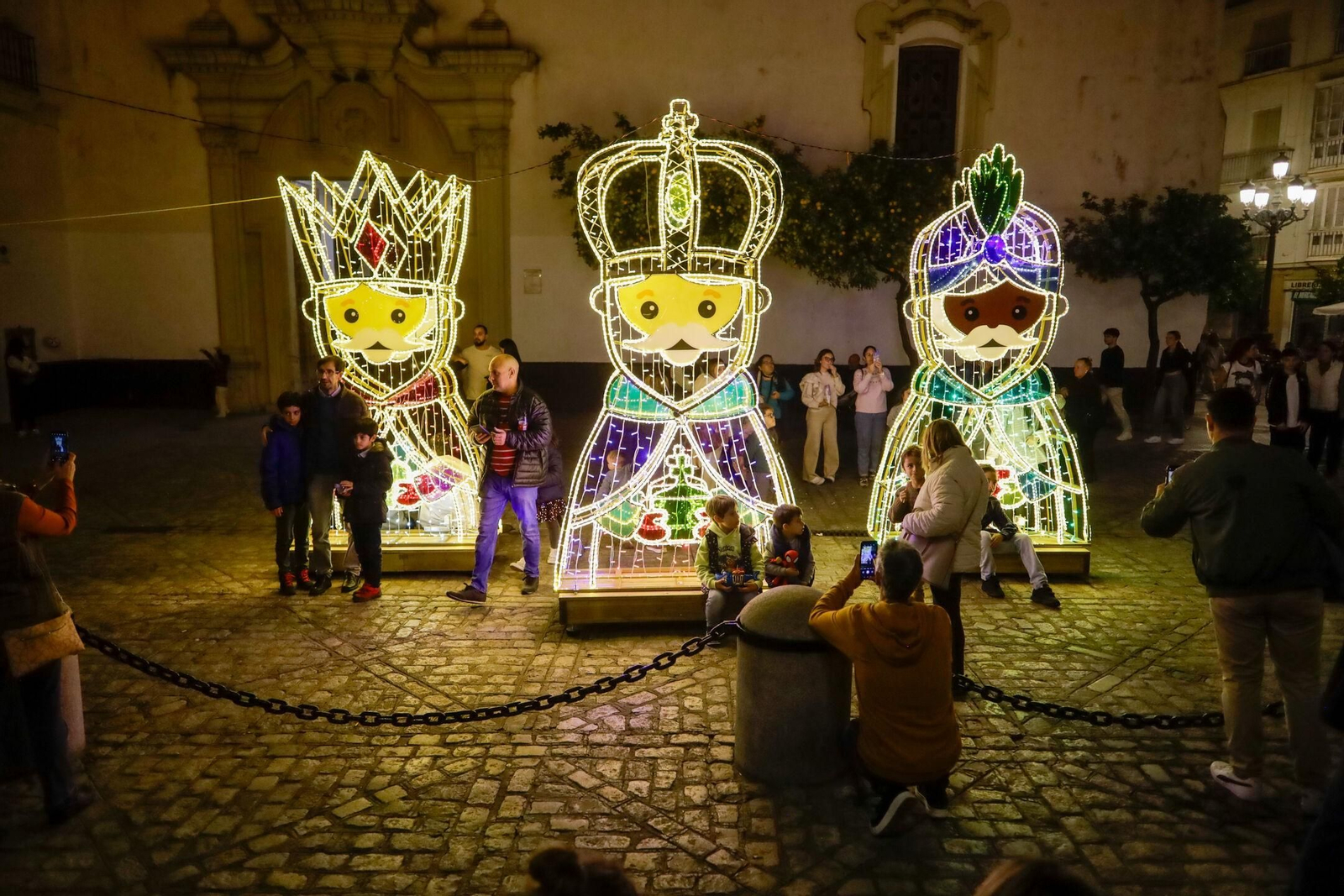 Uno de los decorados lumínicos de la Navidad en Cádiz.