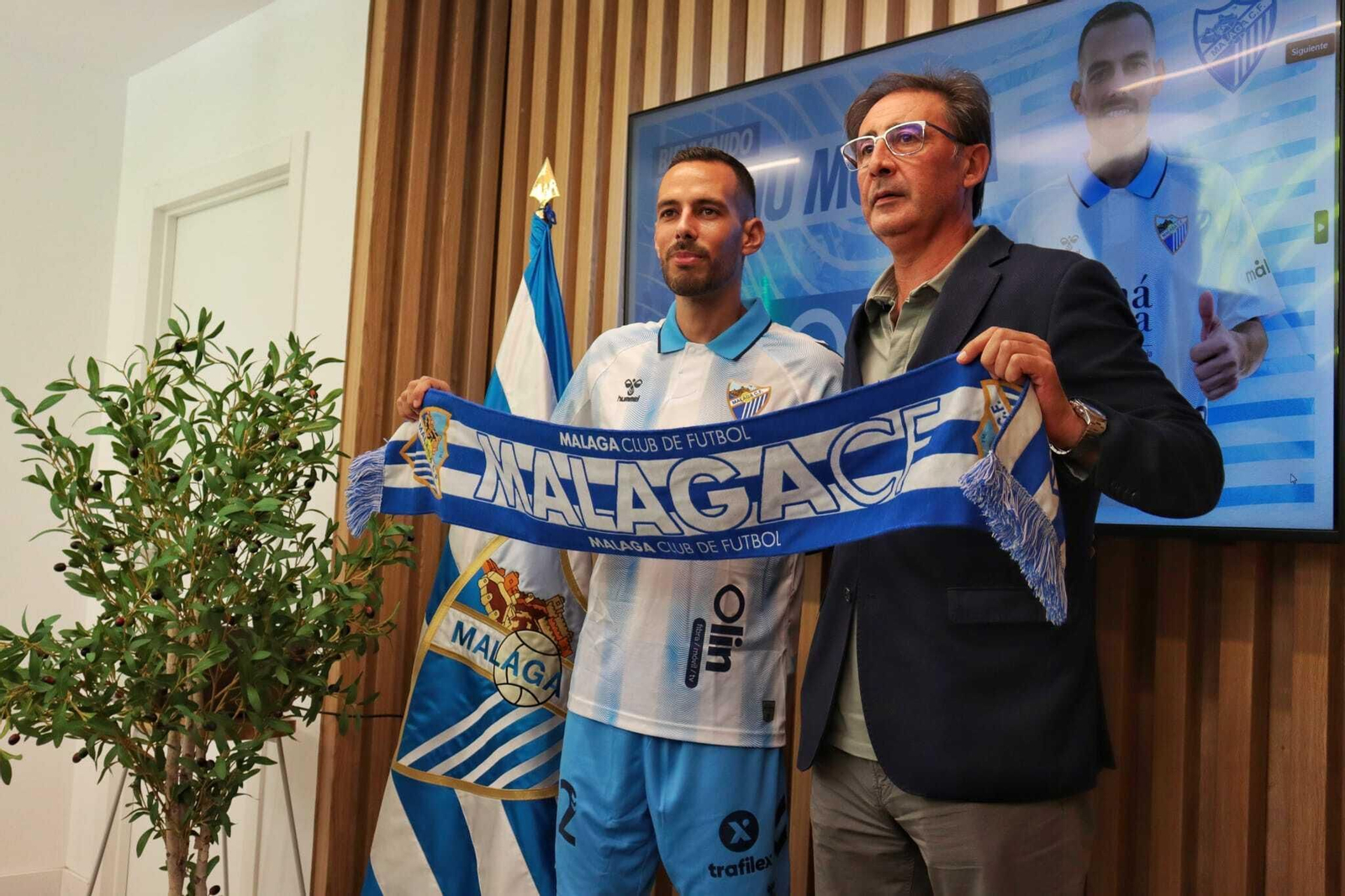 La presentación de Manu Molina como nuevo jugador del Málaga CF La presentación de Manu Molina como nuevo jugador del Málaga CF