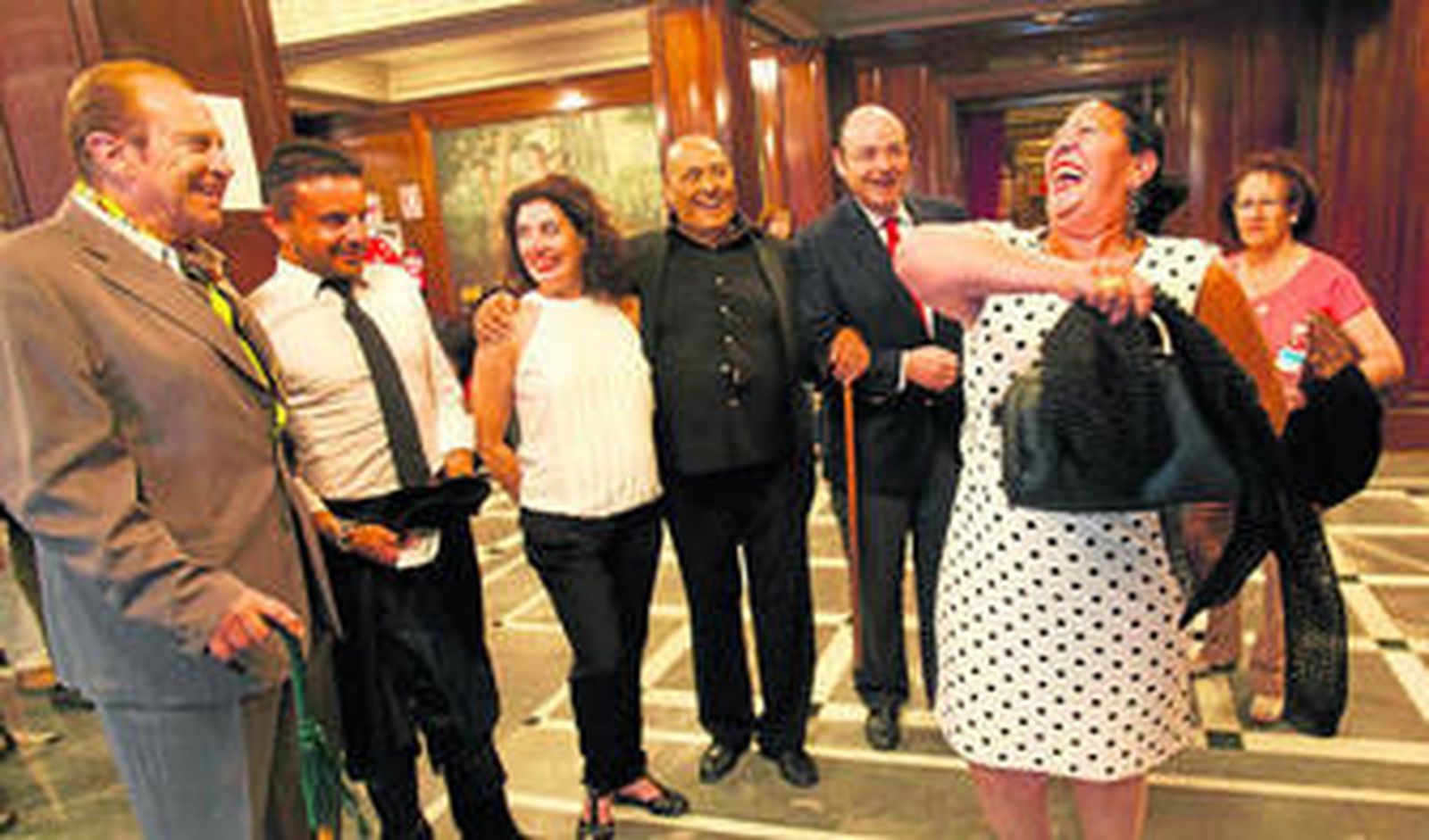 Chus Gutiérrez estrenó ayer 'Sacromonte. Los sabios de la tribu' acompañada por los sabios.