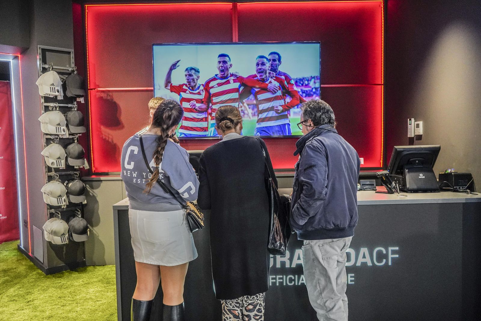 Conoce la nueva tienda del Granada en el centro