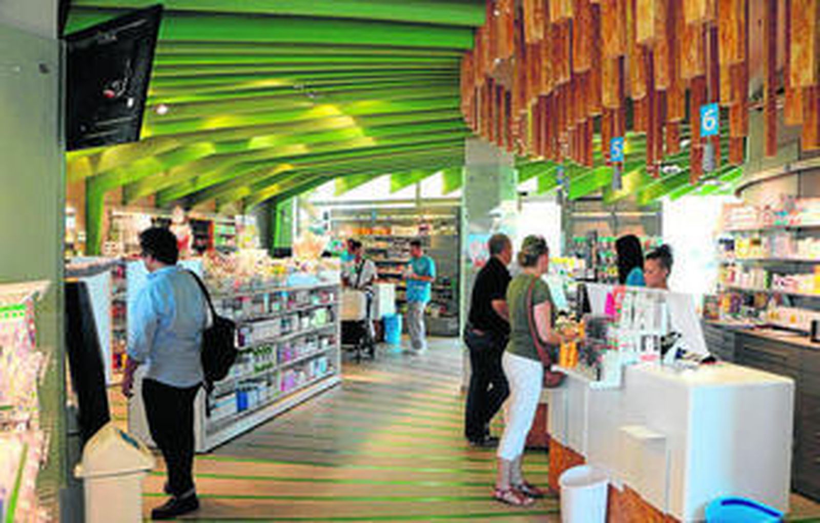 Varios usuarios en Sanafarmacia.