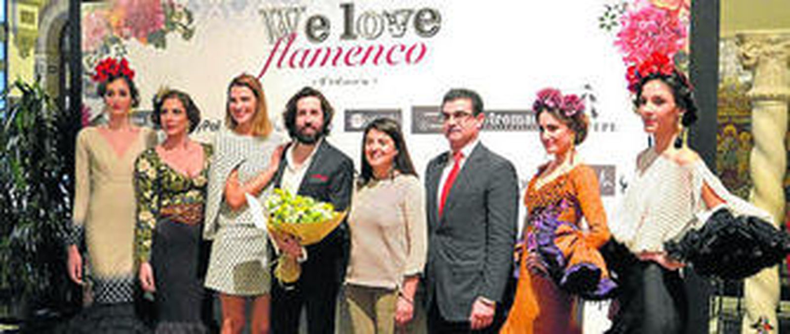 Foto de familia con Jonathan Sánchez (en el centro) en la inauguración el martes de We Love Flamenco, que continuará hasta el domingo.