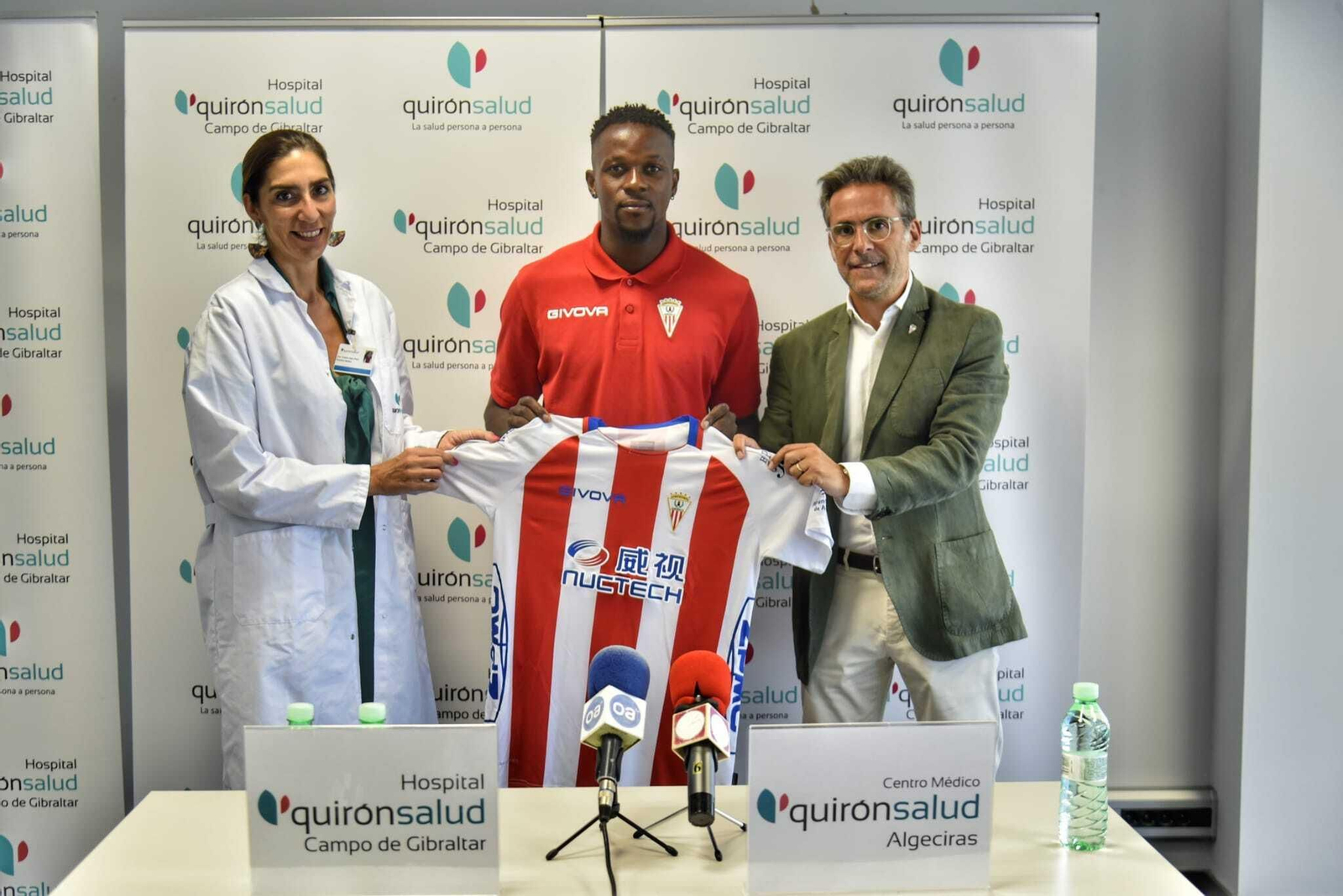 Cristina López, Admonio y Nicolás Andión, en las instalaciones de Quirónsalud.