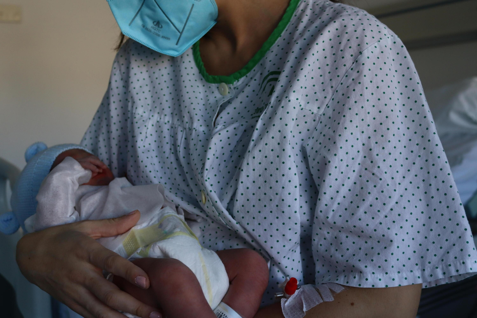 Una madre con su bebé.