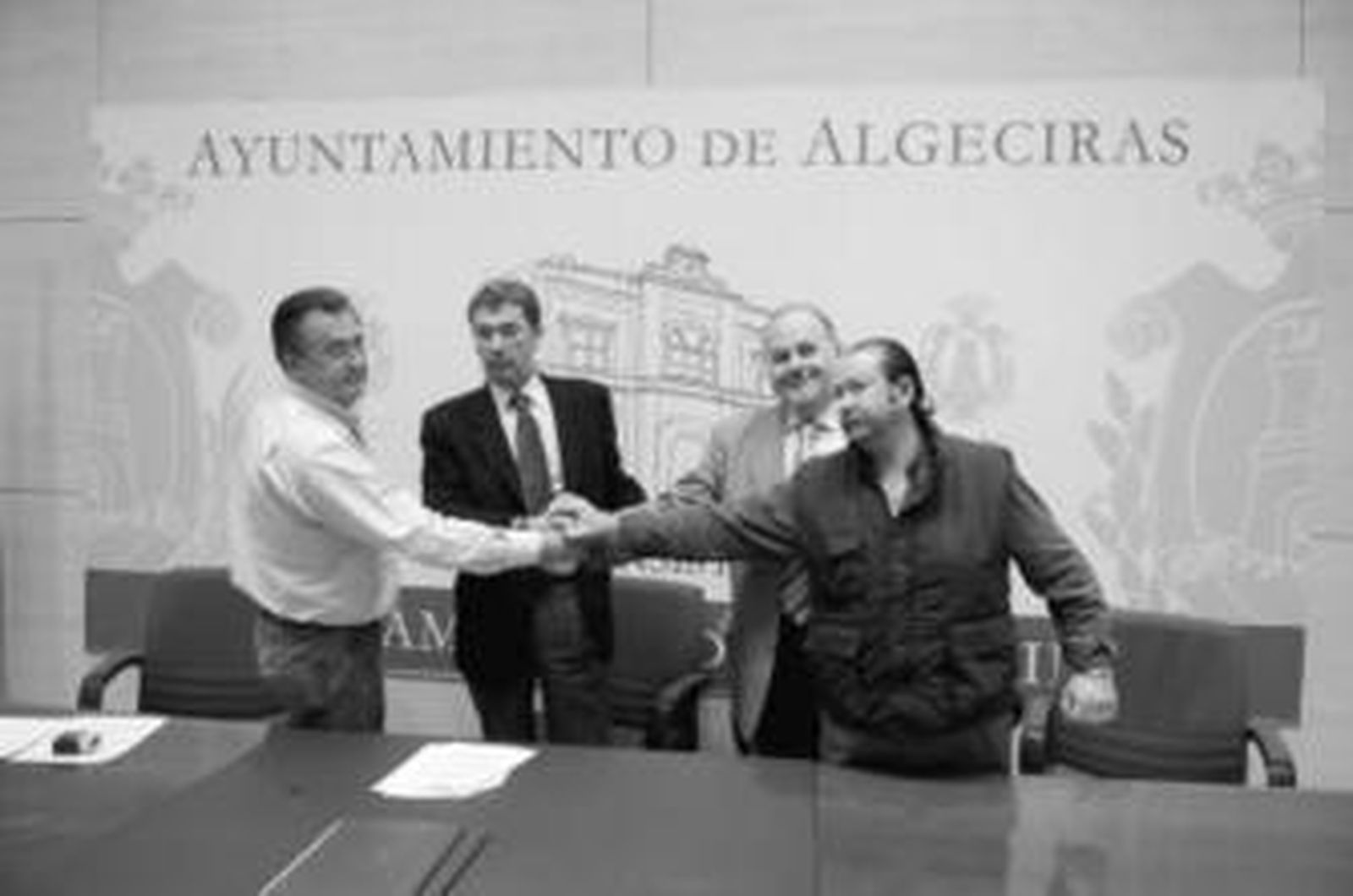 Tras la firma del convenio, que no fue suscrito por el colectivo de los dieciséis.