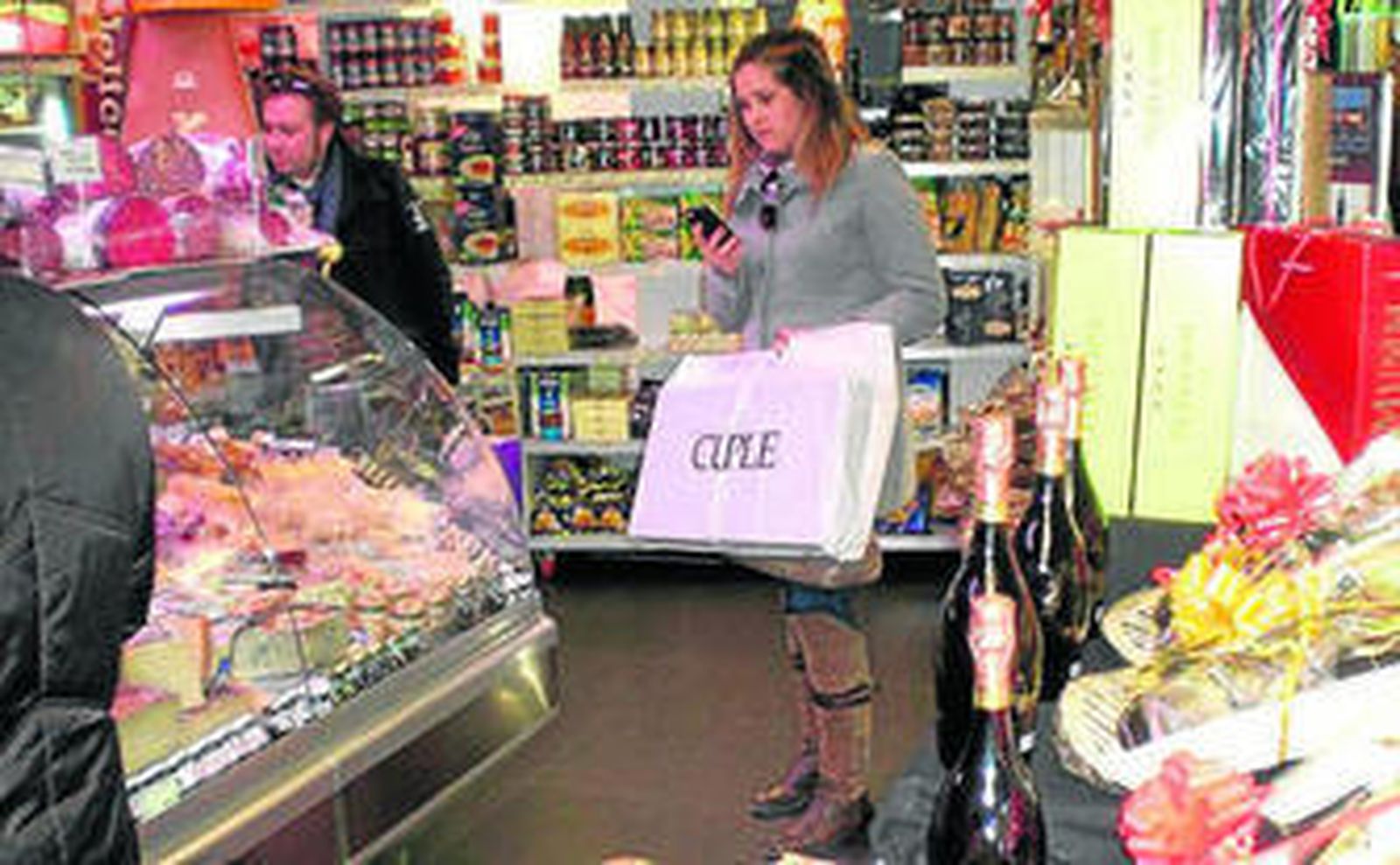 Los clientes pueden observar el género a través del cristal.