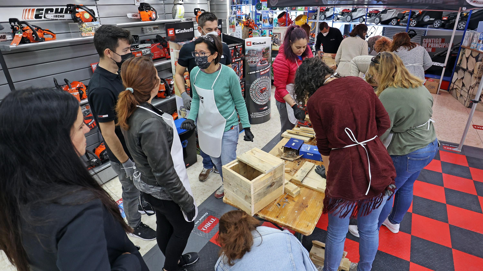 Taller de bricolaje para mujeres de Ferretería Xerez