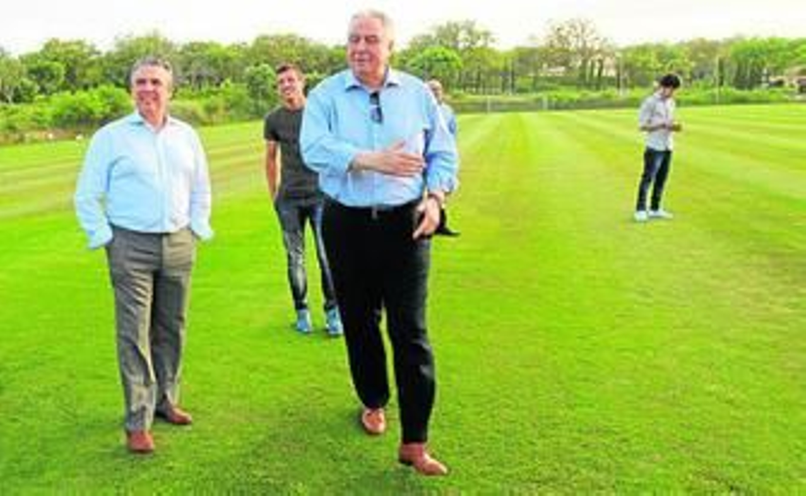 Javier Baglietto (i), Alfredo Gallardo y capitán Ismael Chico (detrás) el pasado lunes en San Roque Club.