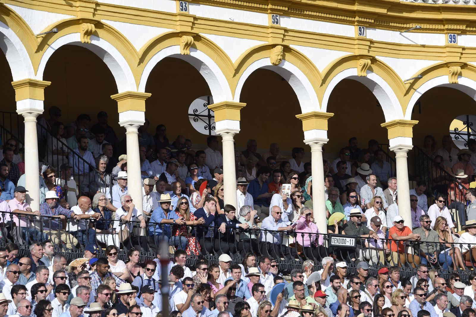 Búscate en la tercera corrida de toros de la Feria de San Miguel de Sevilla