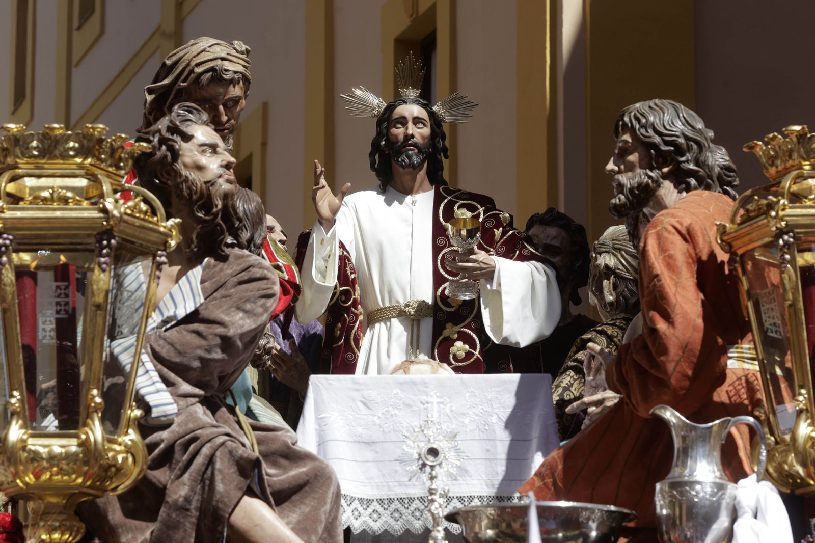 La salida de la Hermandad de la Sagrada Cena en imágenes