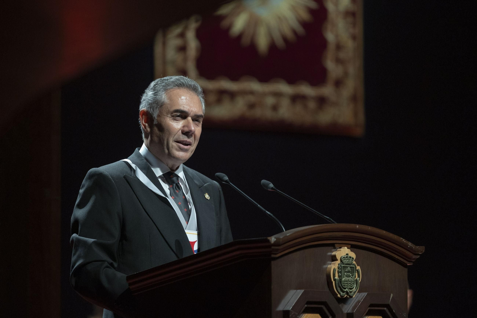 Imágenes del pregón de Semana Santa y besamanos en San Fernando el Domingo de Pasión