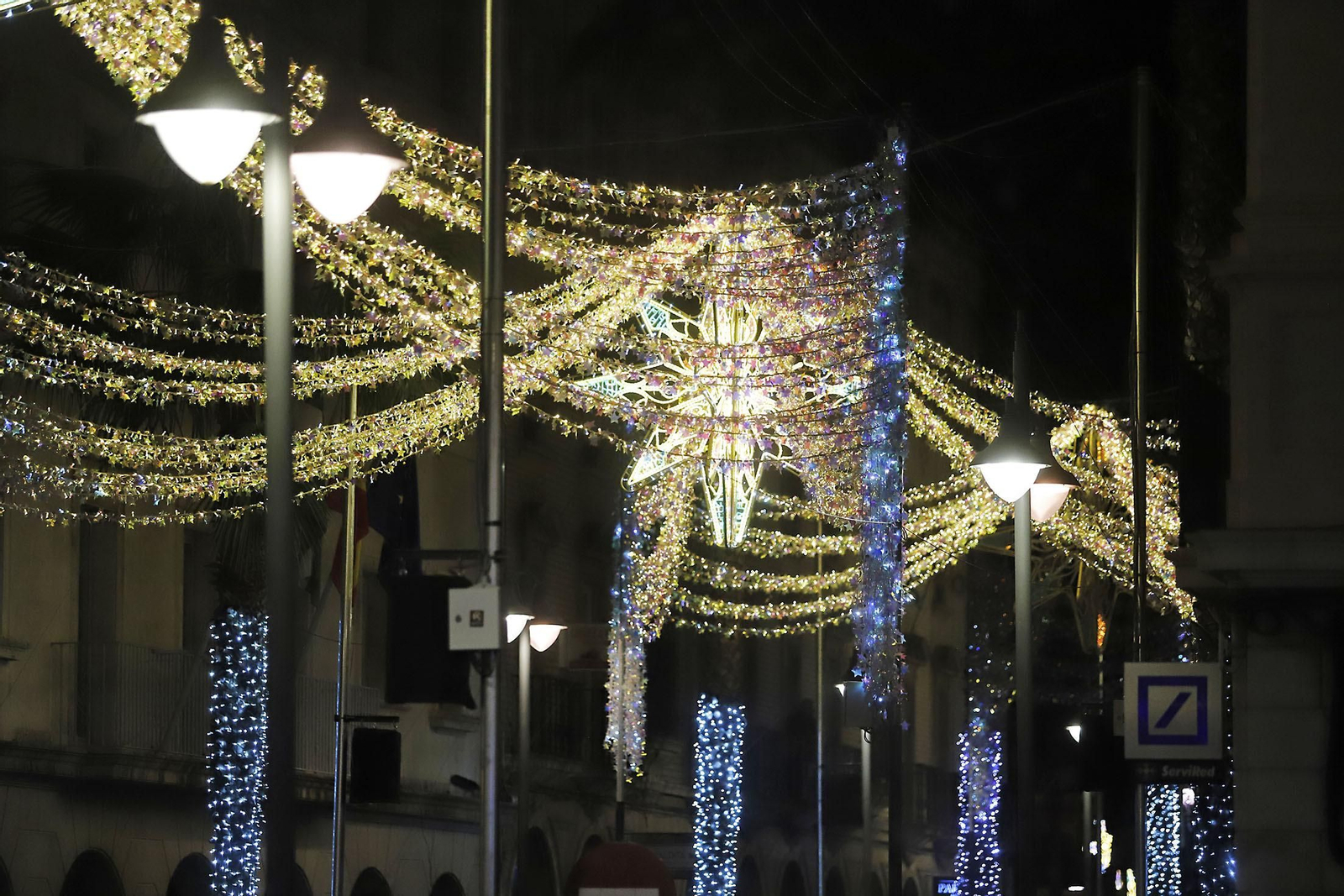 Imágenes del alumbrado navideño en las calles de Huelva