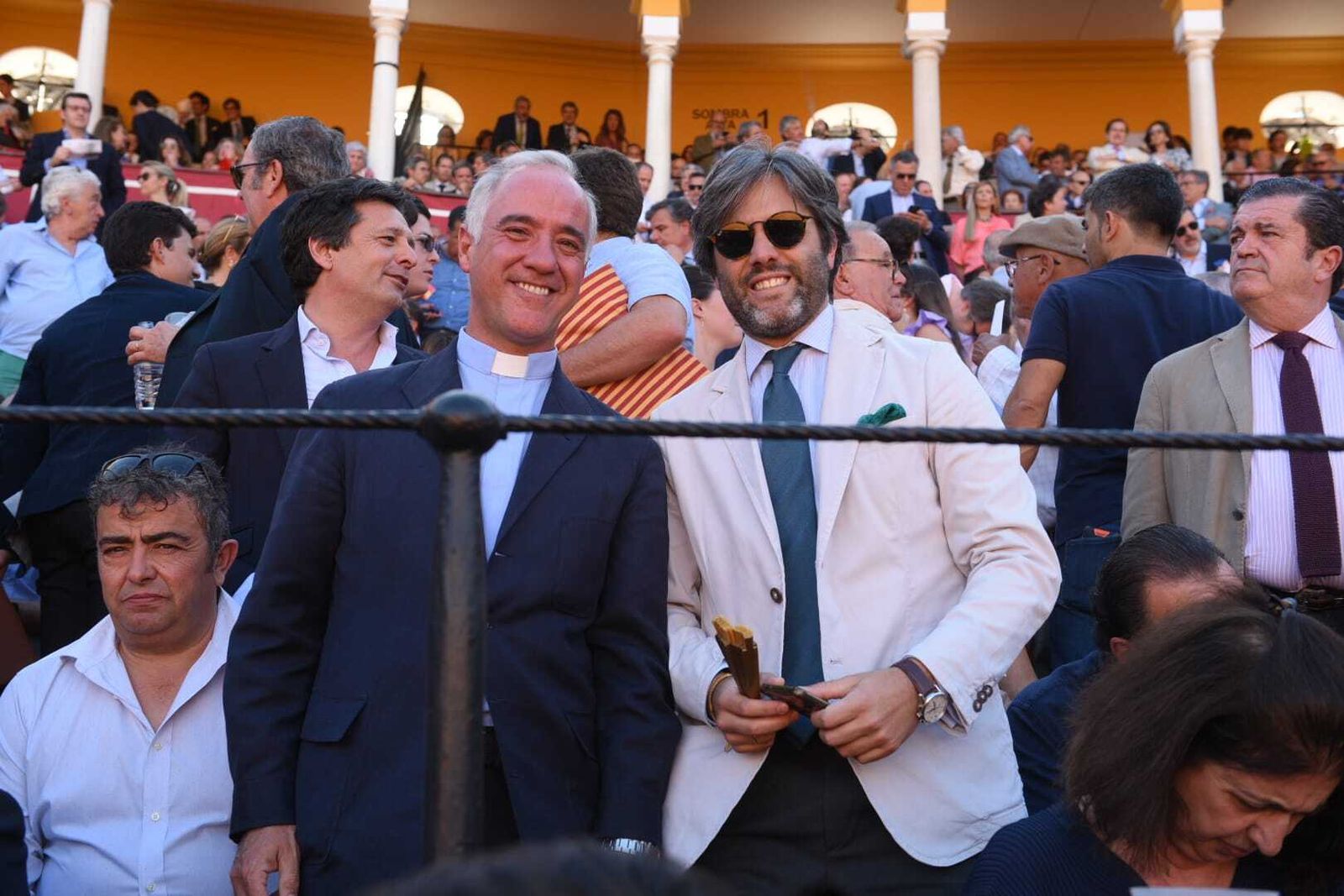 Ambiente en la Puerta del Príncipe en la corrida de El Juli, Daniel Luque y Pablo Aguado