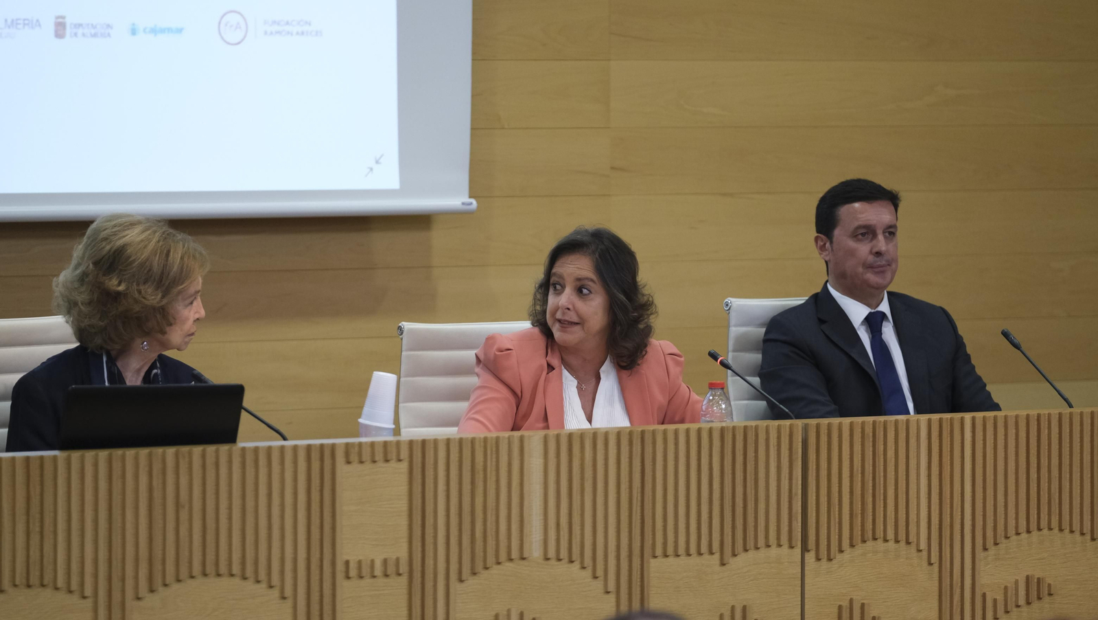 La Reina Sofía inaugura el I Congreso Internacional sobre ELA, en imágenes