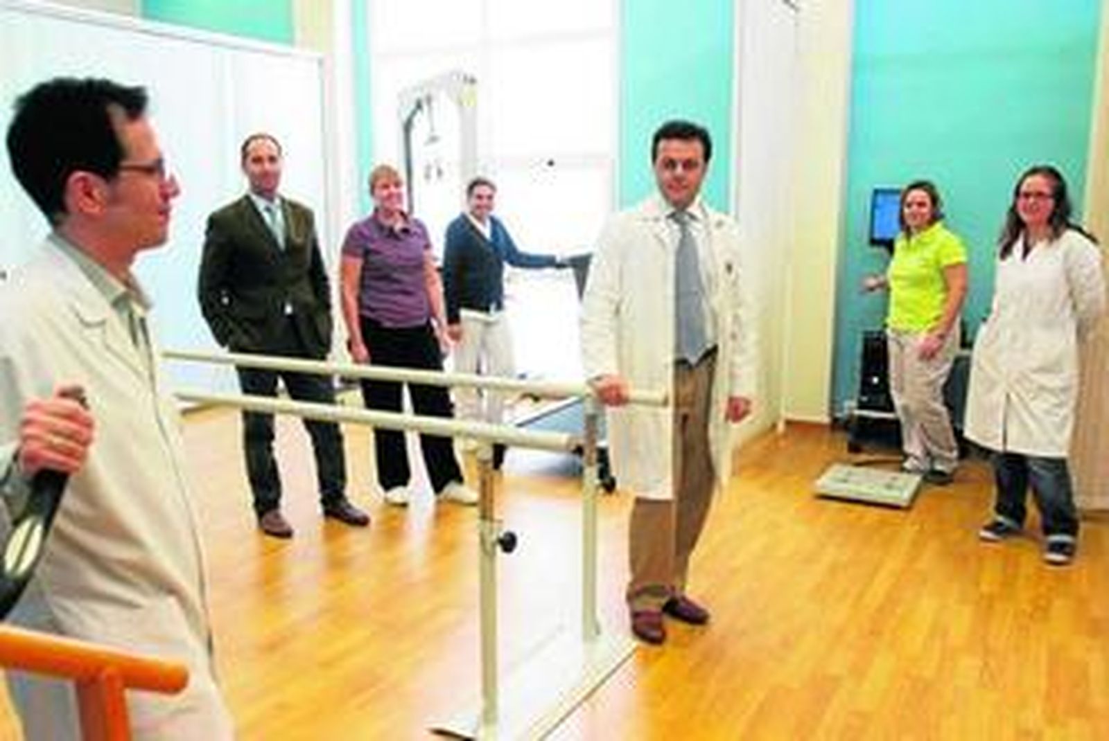 Parte de los profesionales del Instituto Charbel, en la sala de rehabilitación.