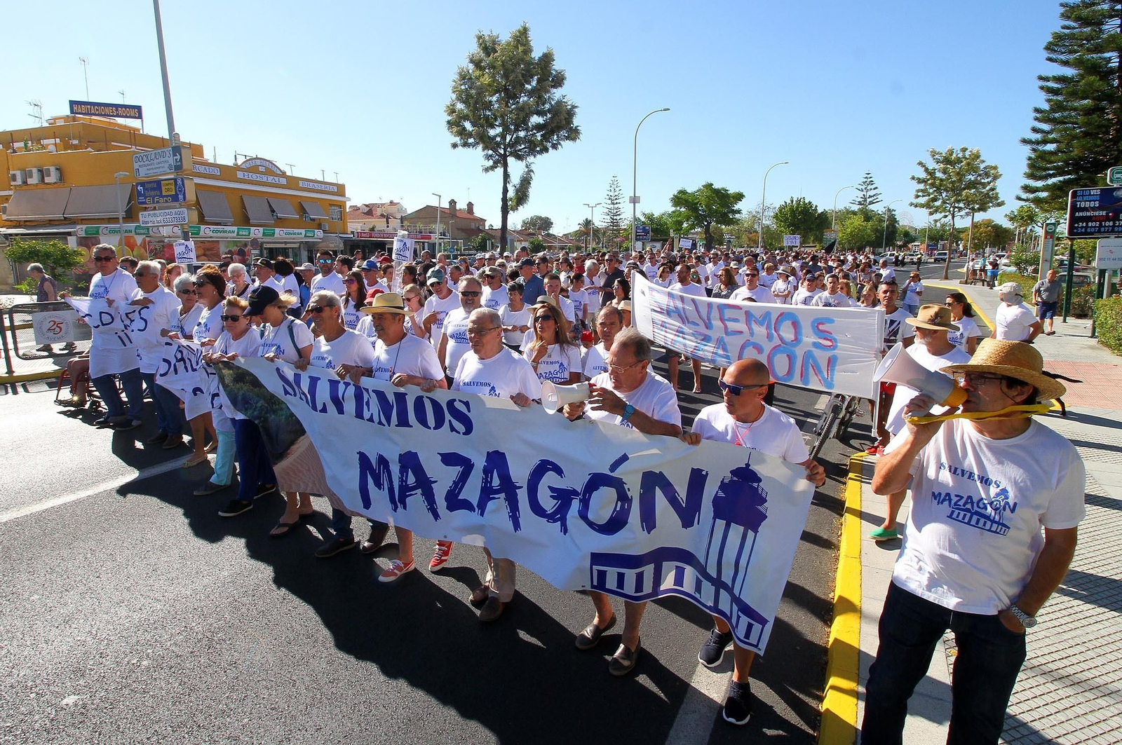 La manifestación "Salvemos Mazagón" en imágenes