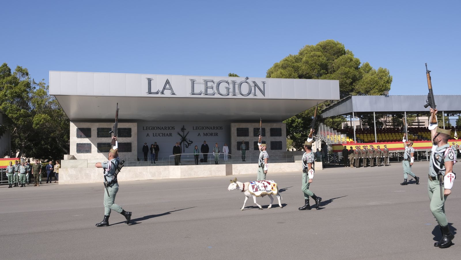 Imágenes de la visita de la Ministra de Defensa Margarita Robles a la Brigada Alfonso XIII de La Legión