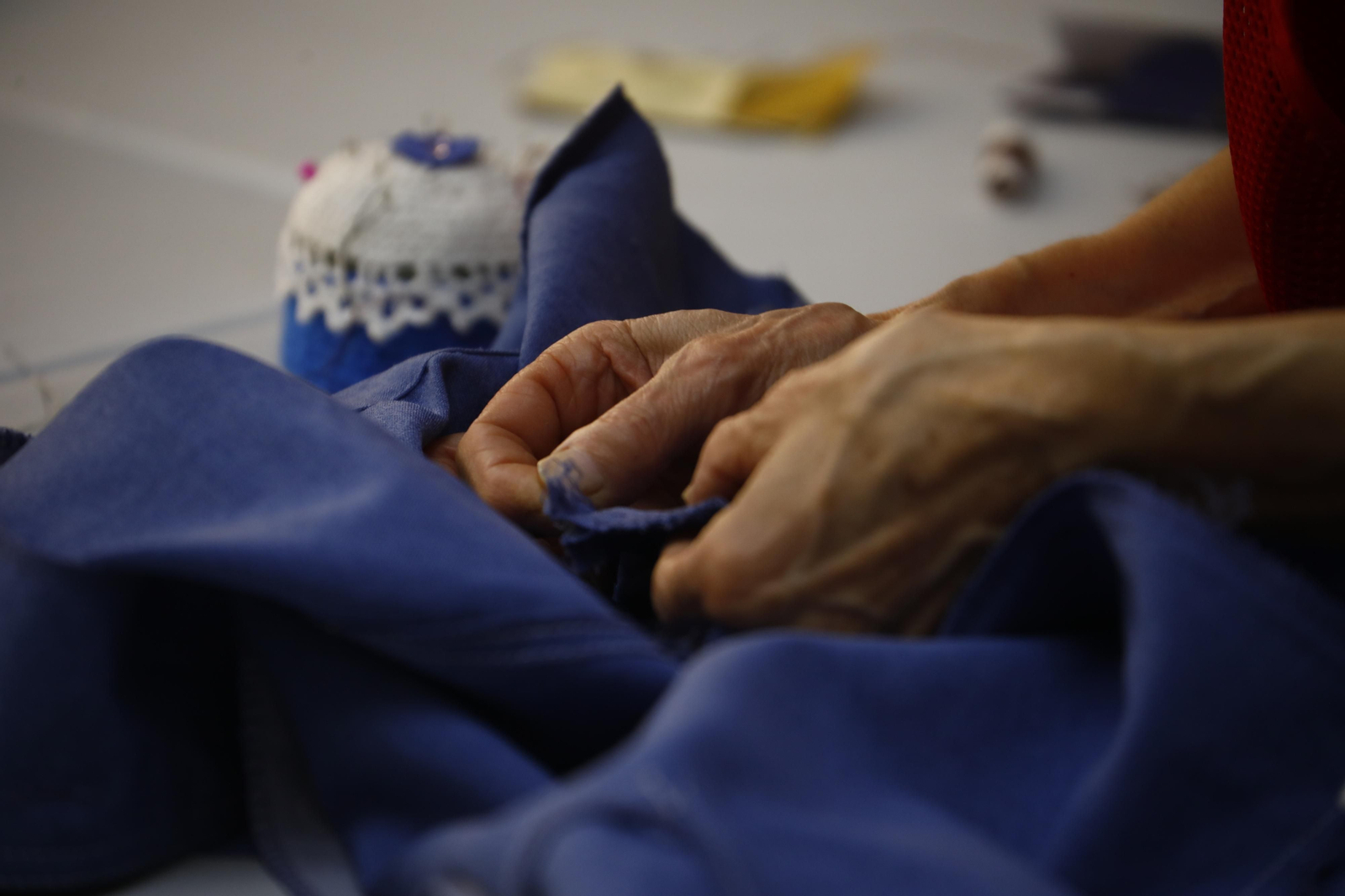 Así elaboran los cojines solidarios para luchar contra el cáncer de mama