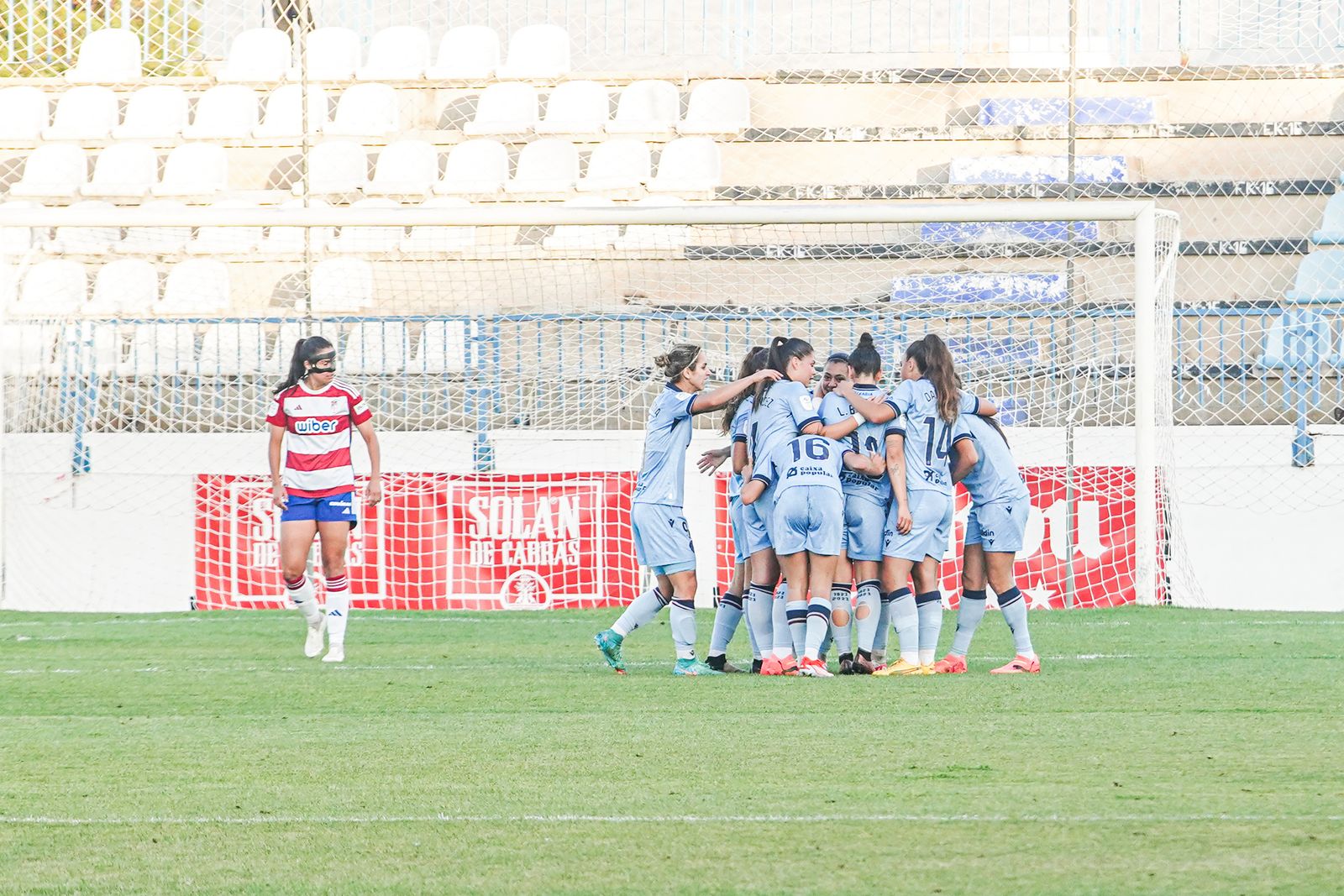Las mejores imágenes del Granada CF - Levante UD en Motril