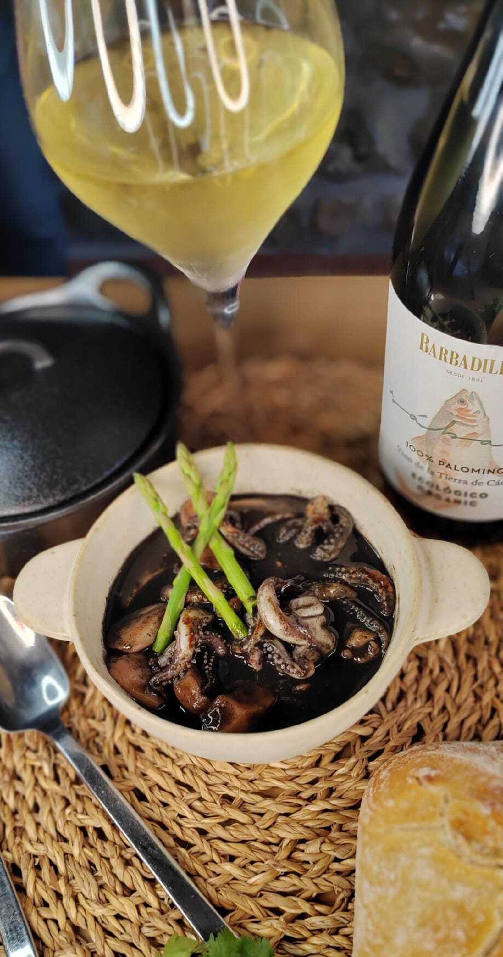 La Cocina de Sanlúcar maridado con el vino Sábalo de Barbadillo.