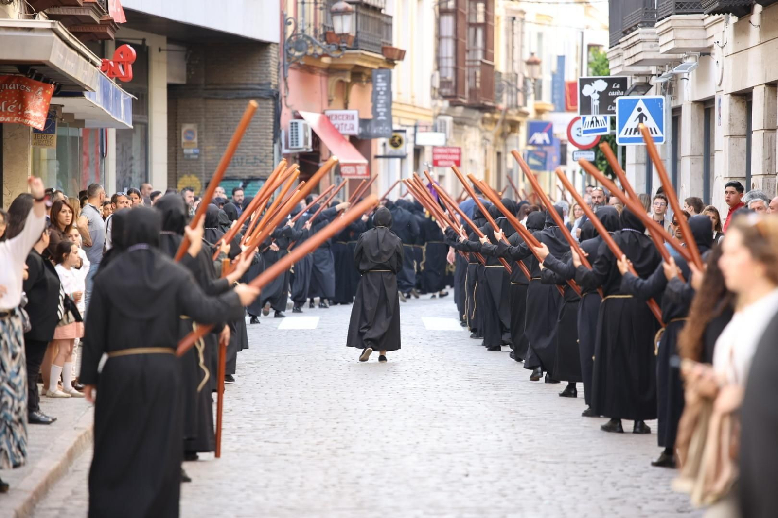 Lunes Santo en Jerez: imágenes de Amor y Sacrificio