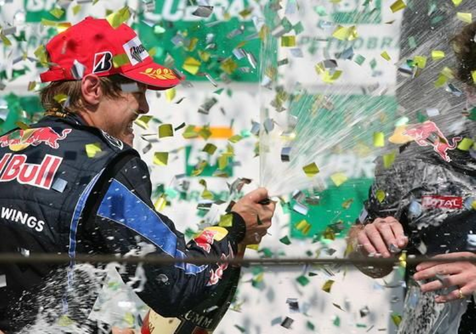 Vettel gana en Interlagos por delante de Webber y Alonso. / EFE