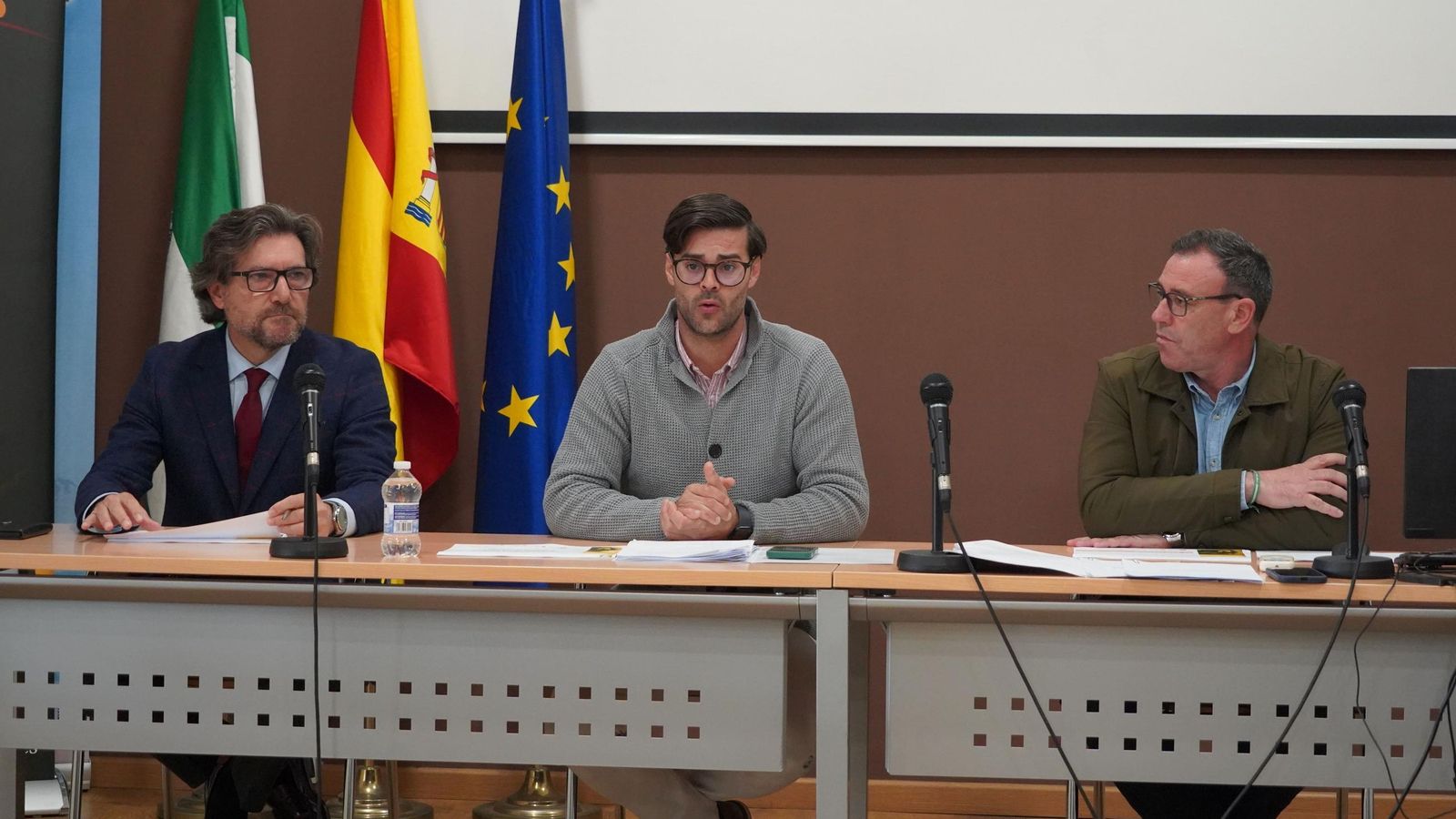 Antonio Izquierdo, Francisco de Asís Pérez y Antonio Rubio en la constitución de la Asociación Ruta del Vino del Condado de Huelva.