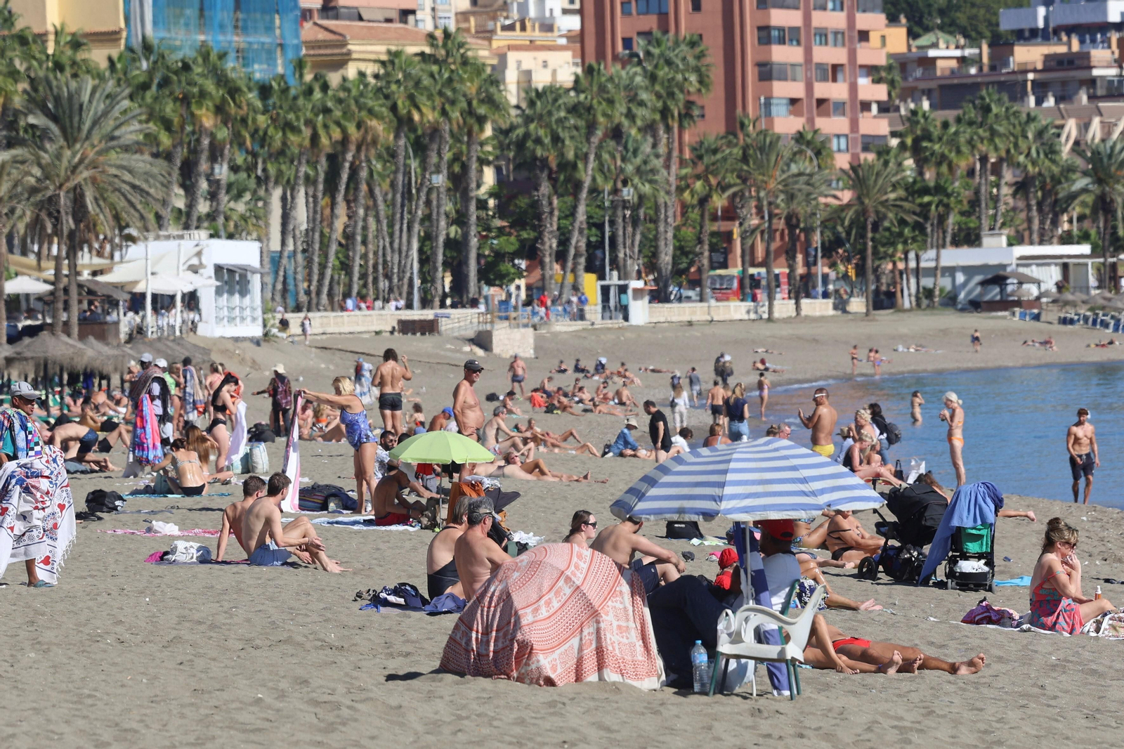 Bañistas en La Malagueta.