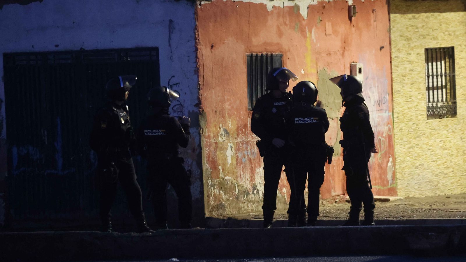 Policías desplegados en la zona.