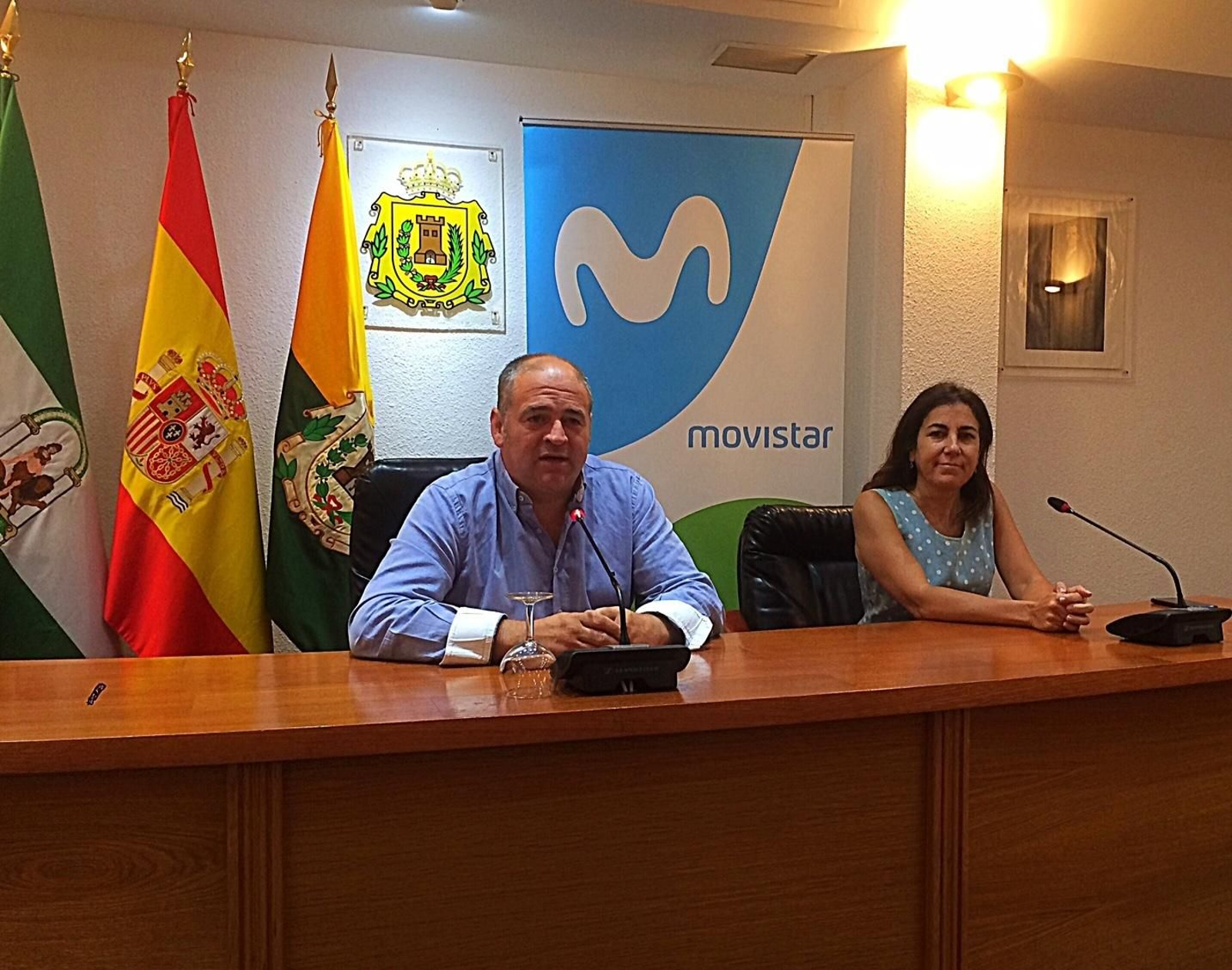 Jorge Romero y María Jesús Almazor, en el Ayuntamiento de Los Barrios.