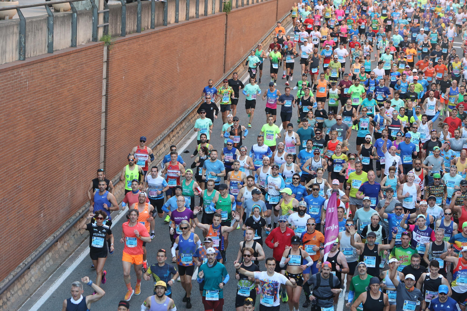 Búscate en la Zurich maratón de Sevilla