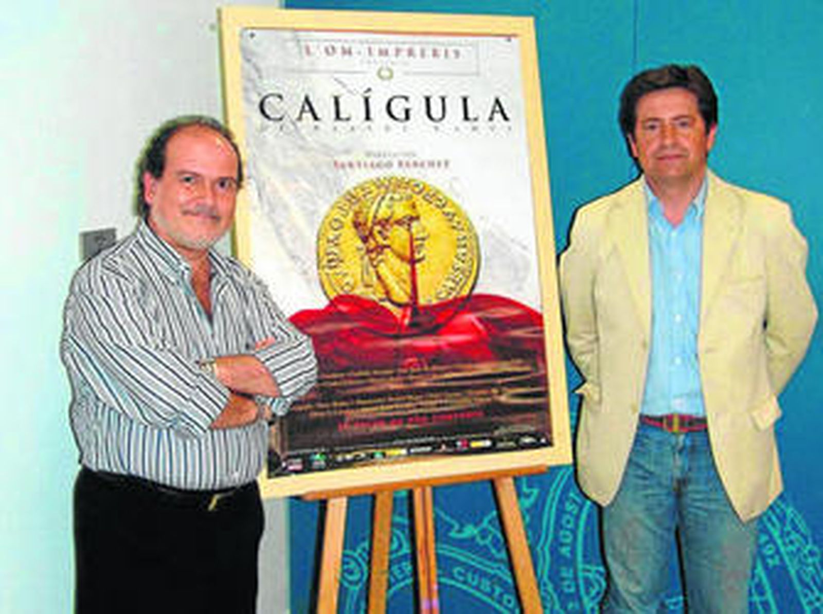 Santiago Sáchez, director de 'Calígula', y Juan Serrato, diputado de Cultura, en la Diputación Provincial.