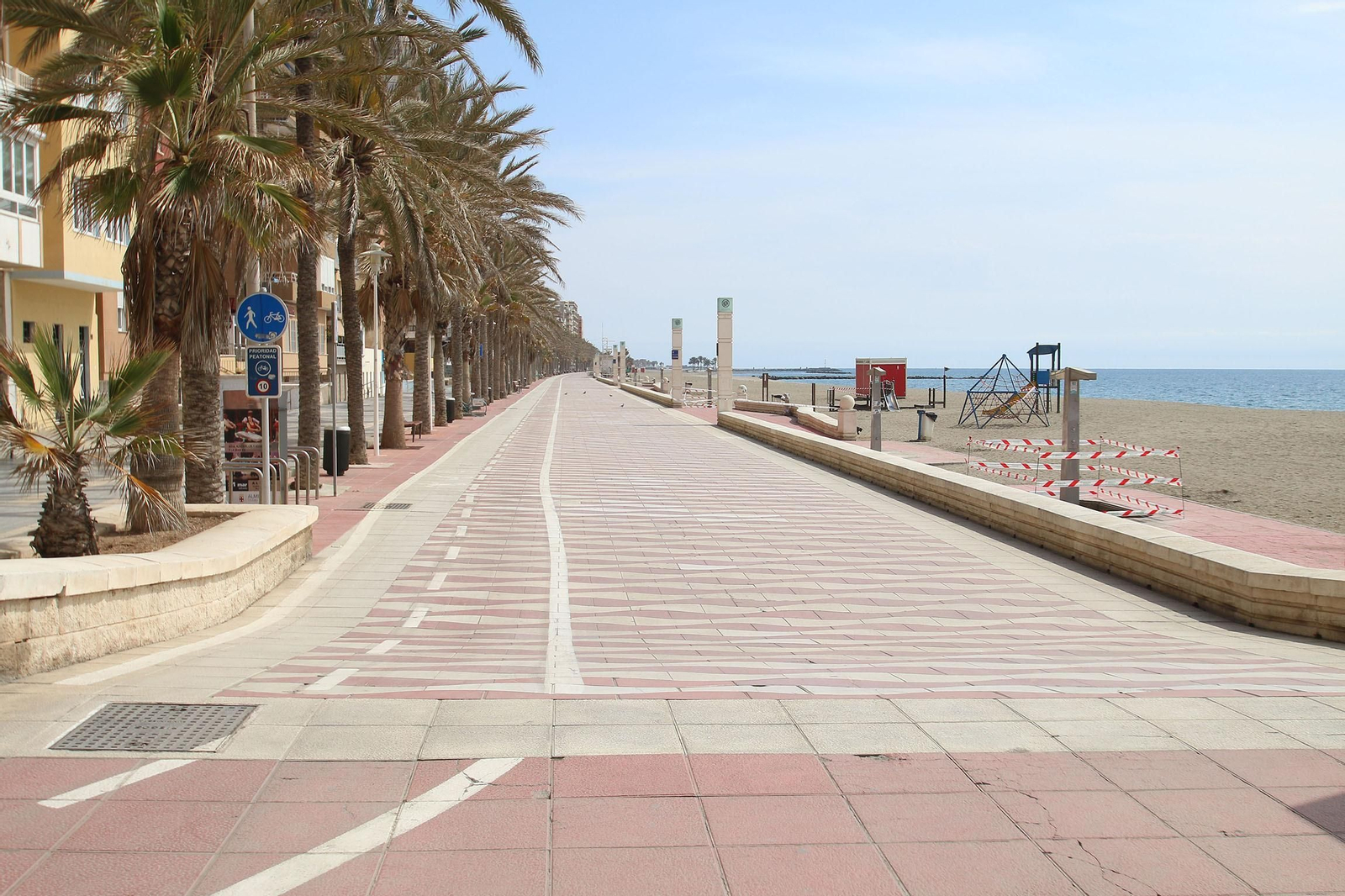 Las imágenes de la capital y los pueblos, paralizados para frenar el coronavirus