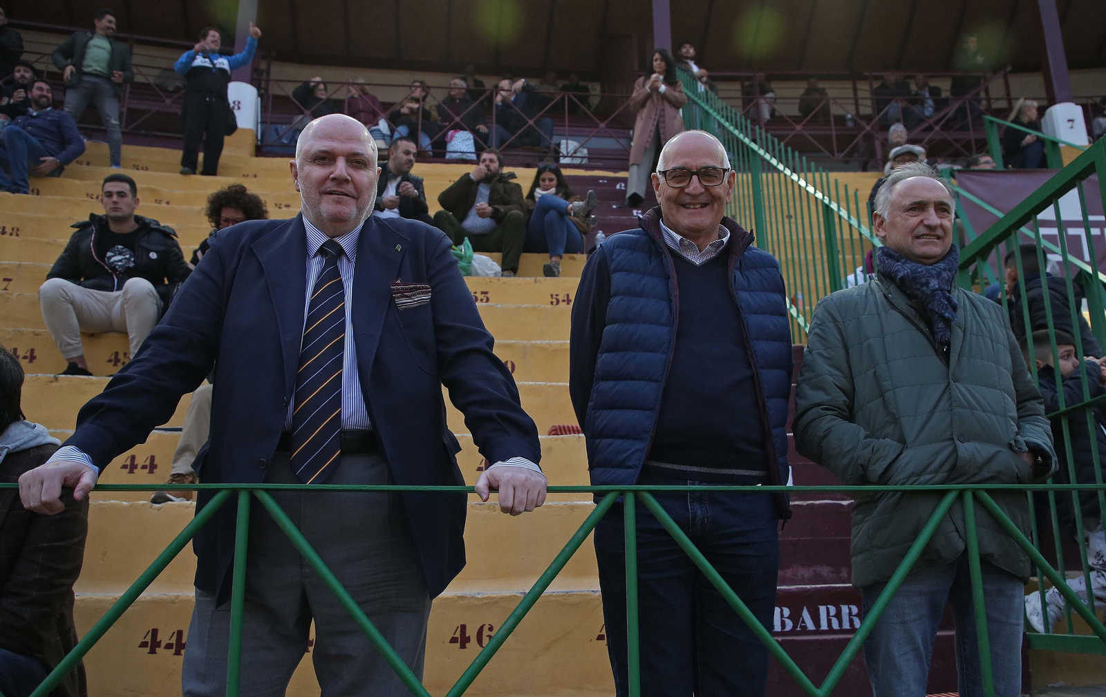 Ambiente en la plaza de toros El Arenal en La Línea