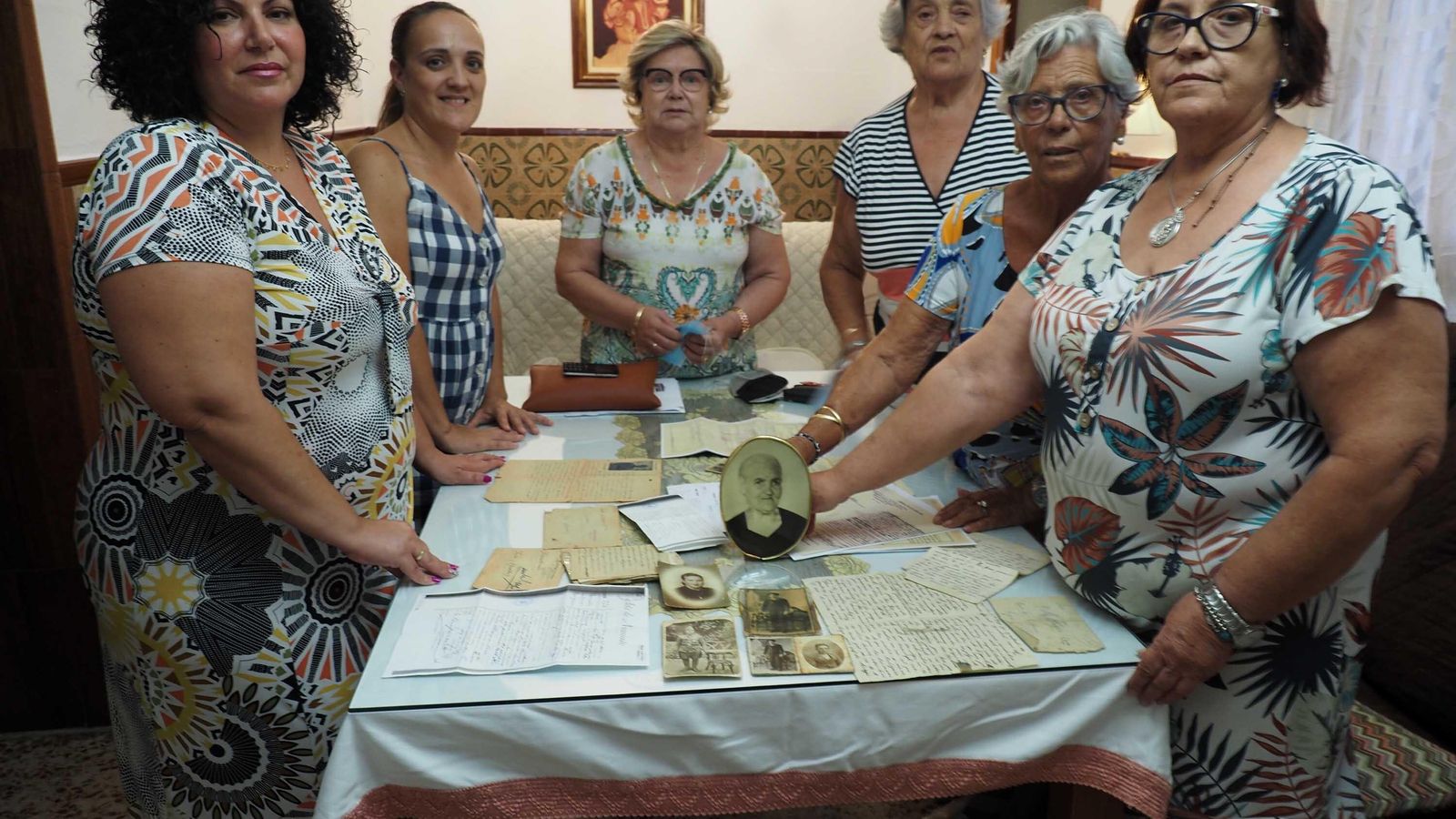 Toda la familia apoya a Bella Gema y María Bella en la búsqueda de los restos de sus antepasados Toda la familia apoya a Bella Gema y María Bella en la búsqueda de los restos de sus antepasados