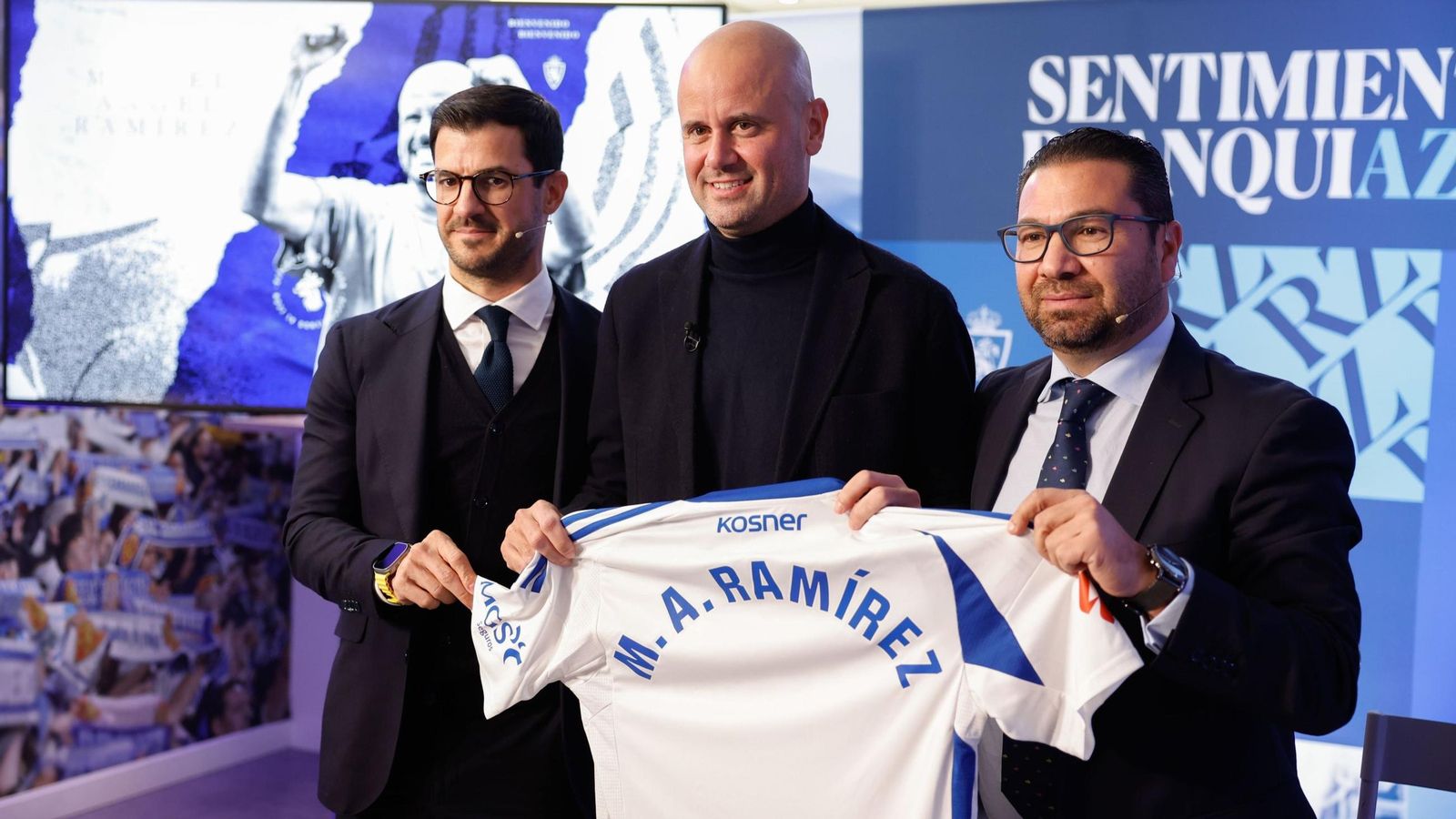 Juan Carlos Cordero, a la derecha en la imagen, el ya ex director deportivo del Zaragoza.