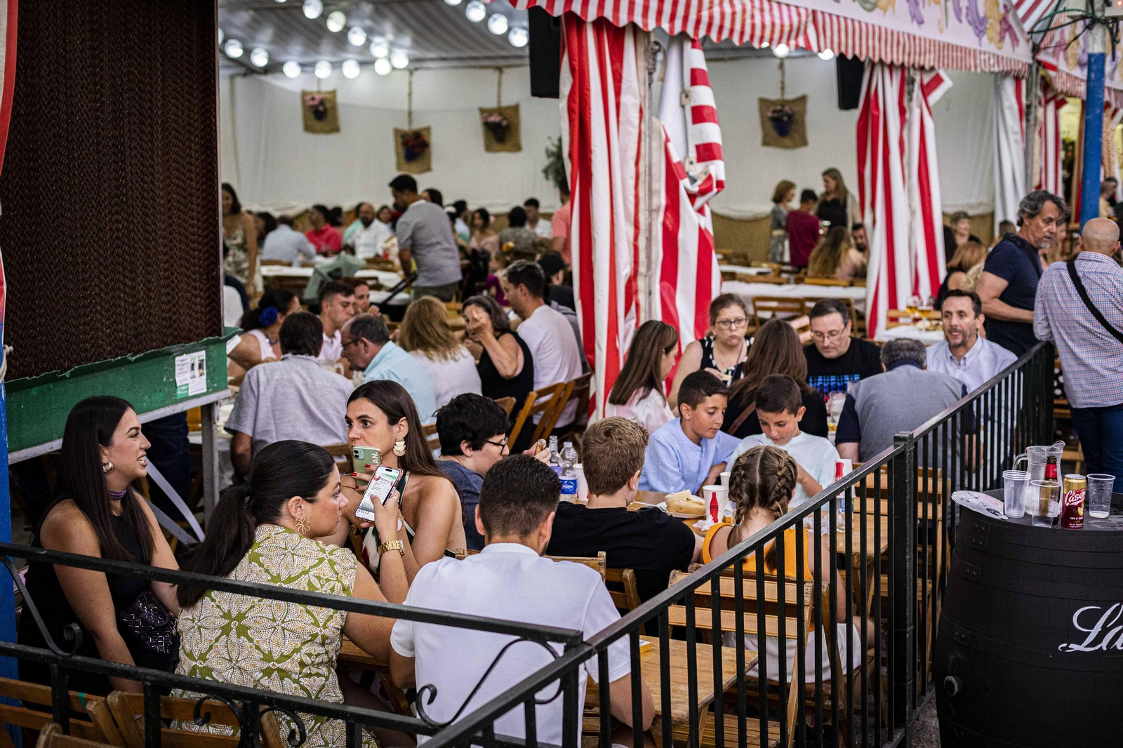 Búscate en las imágenes del viernes de Feria en San Fernando