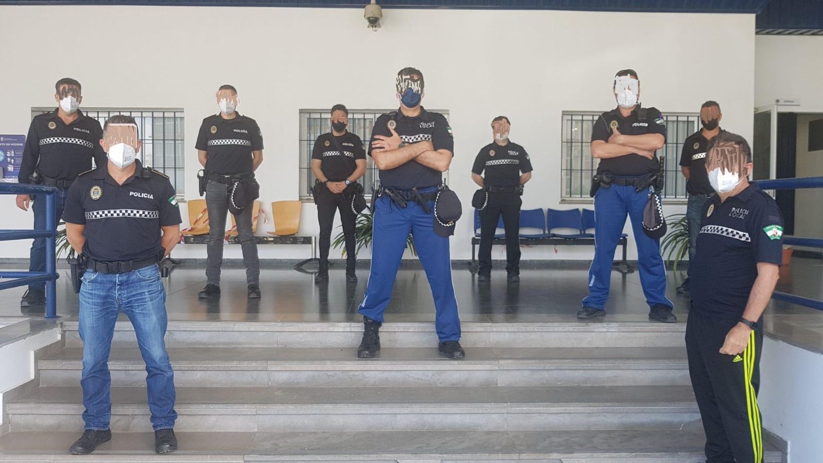 La protesta de los agentes en la Jefatura de la Policía Local.