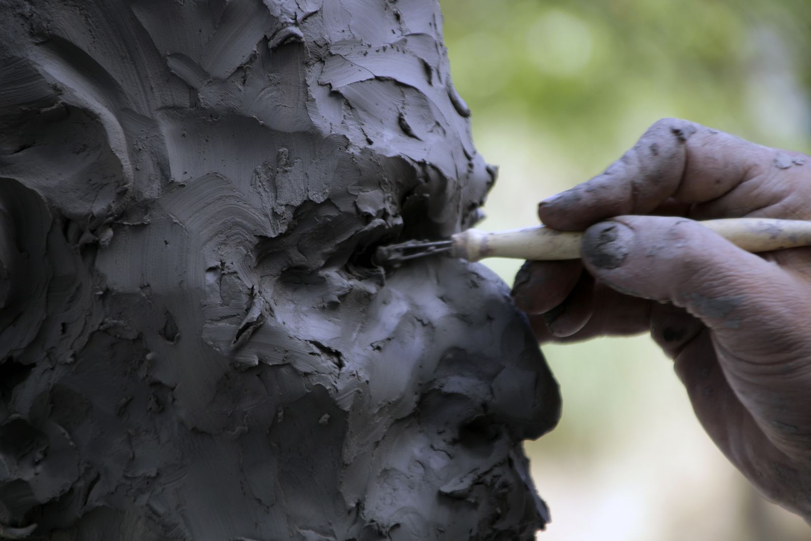 Modelado del escultor Martín Lagares con motivo de la II Feria del Emprendimiento en imágenes