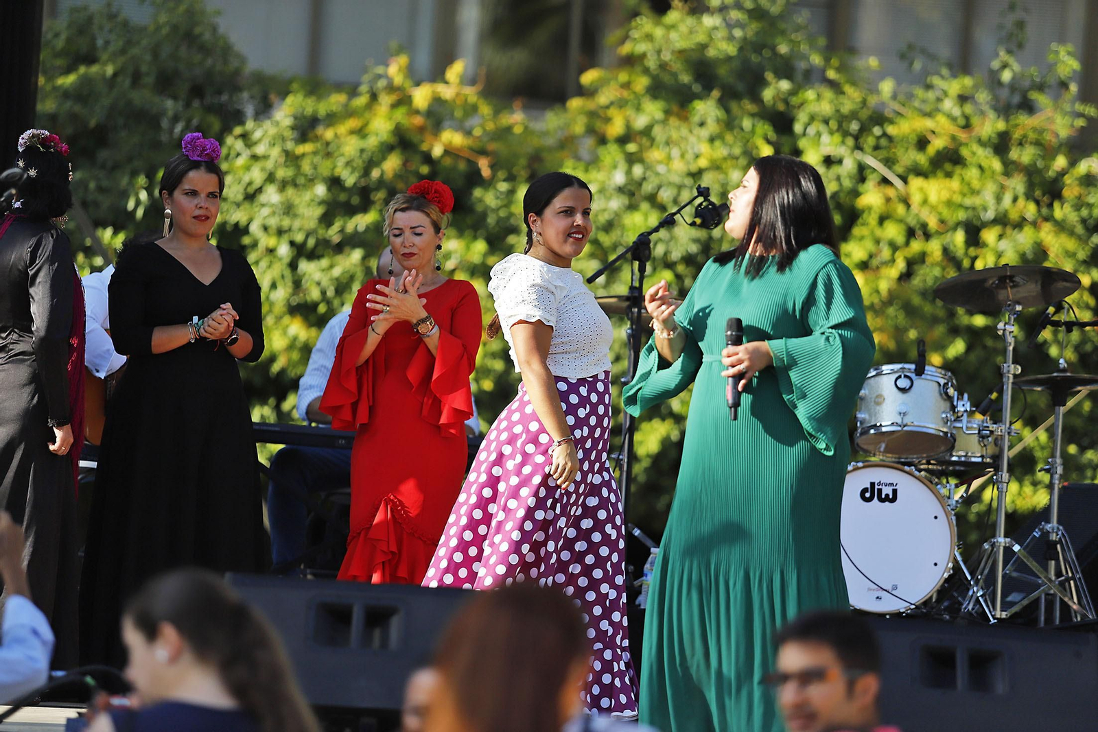 Imágenes de la Feria de las Sevillanas en los jardines del muelle