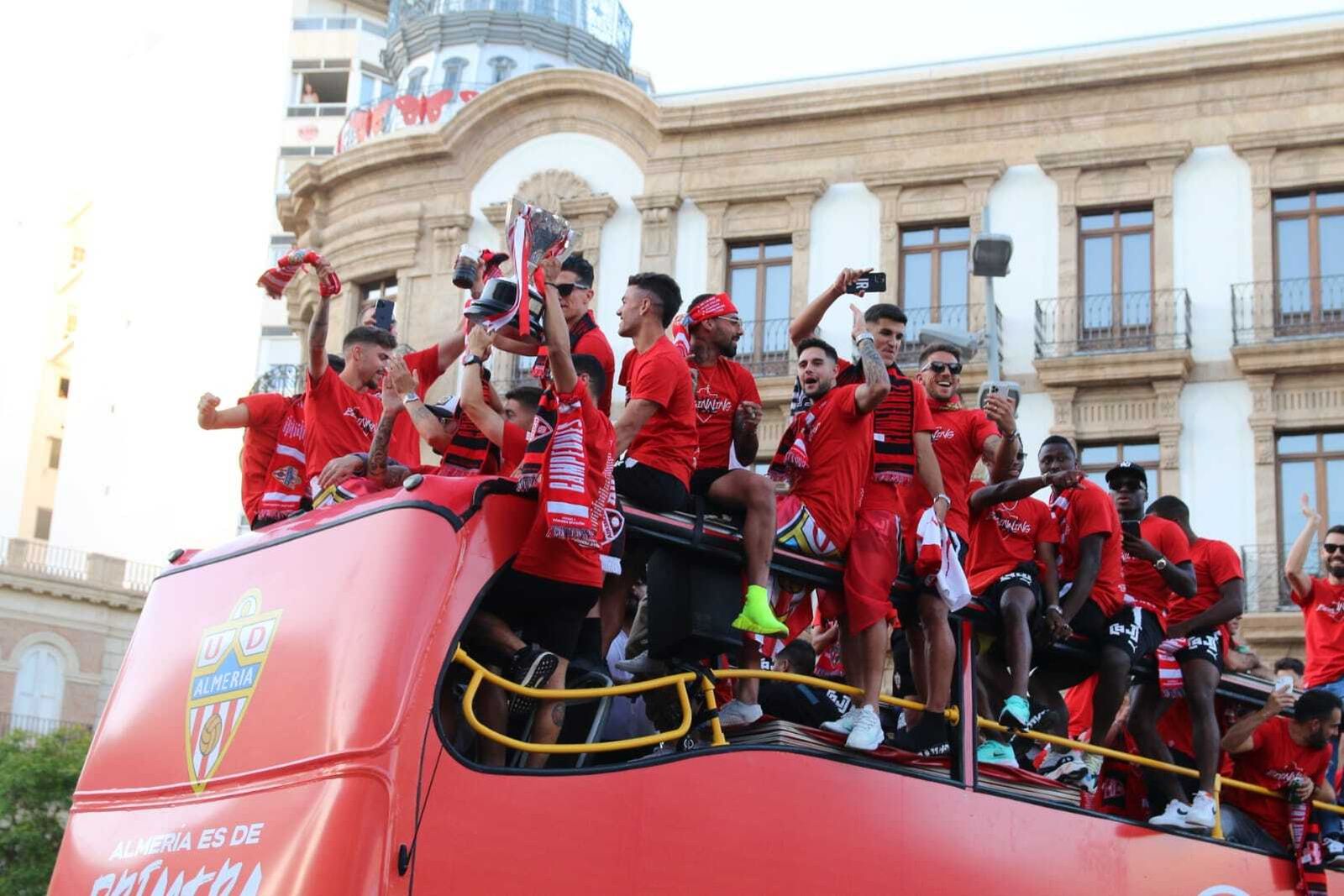 El canterano almeriense tiene contrato hasta 2023 y el catalán hasta 2024