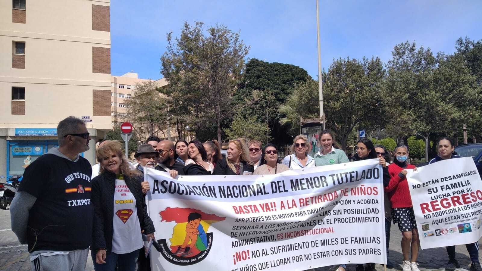 La protesta de las familias en Cádiz.