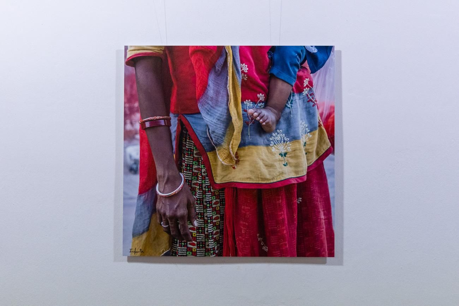 ‘Saris de seda, realidades desveladas’: una mirada fotográfica a la fuerza y dignidad de las mujeres de la India en los Baños Árabes de Jaén