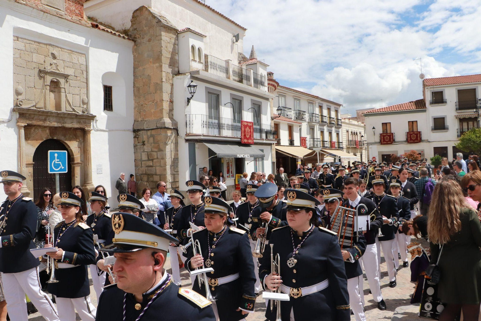 La Borriquita recorre las calles de Hinojosa del Duque.