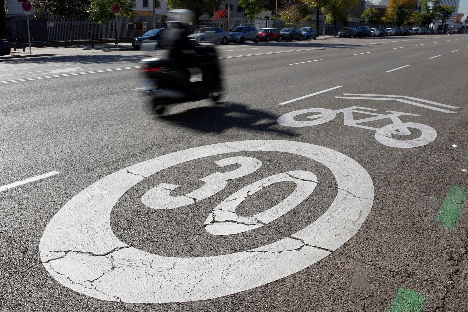 Una señal de circulación a 30 km/h.
