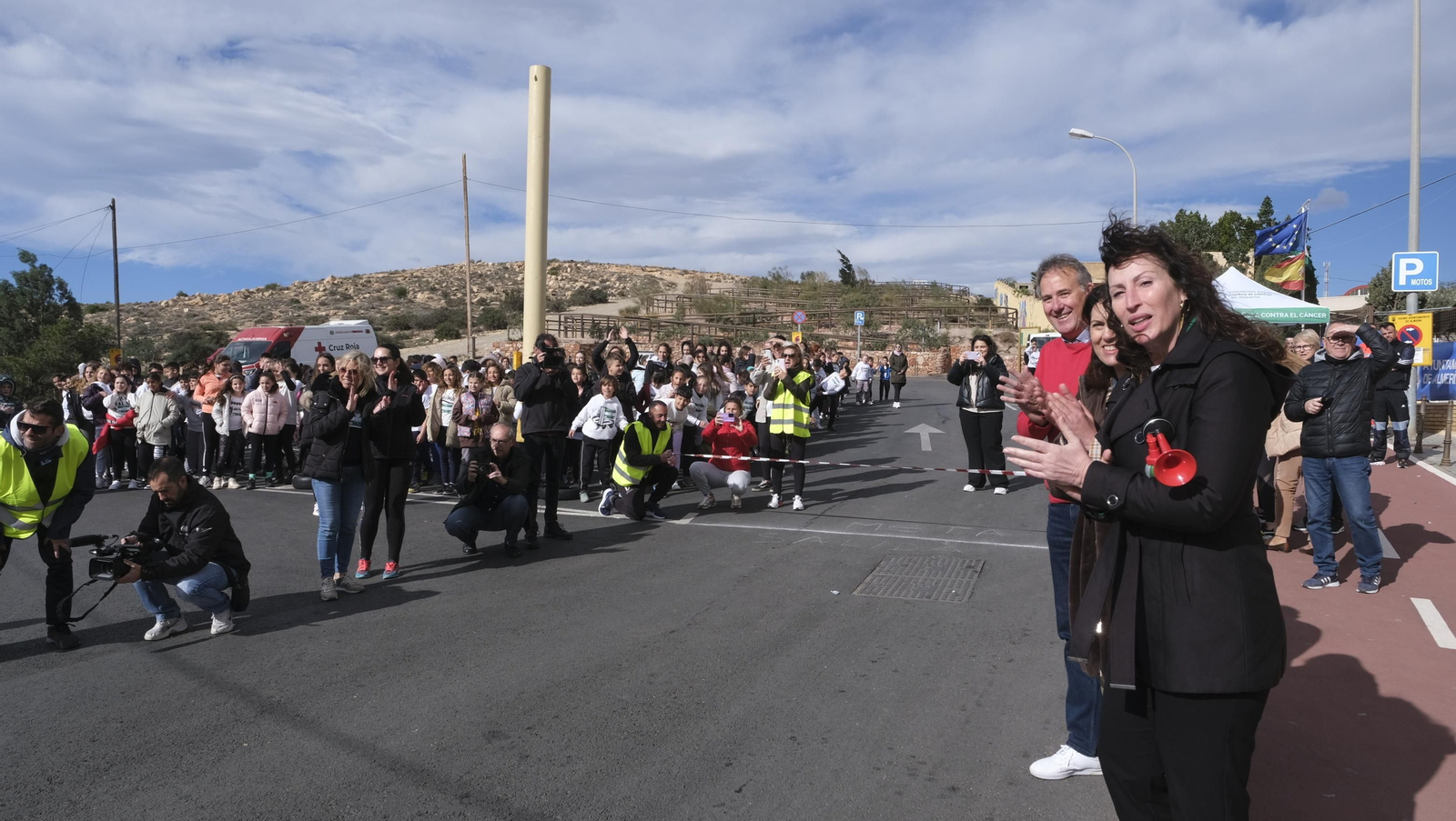 Imágenes de la carrera infantil contra el cáncer en el CEIP Francisco de Goya