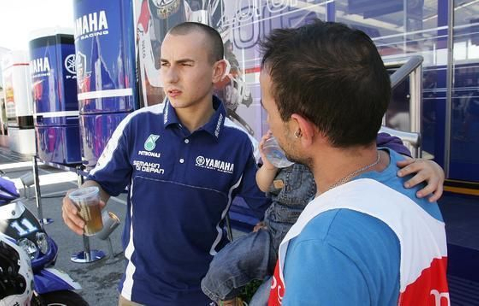 Jorge Lorenzo con su Yamaha M1, llega con todas las fuerzas al circuito de Jerez, al que considera "muy especial" y en donde donde el pasado curso conquistó "la mejor victoria" de su carrera  Foto: Pascual