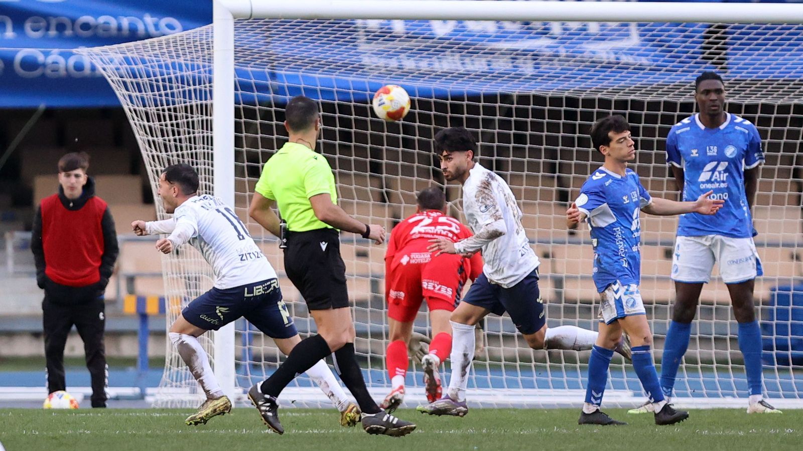 Imágenes del Xerez DFC contra el UCAM Murcia CF en Chapín