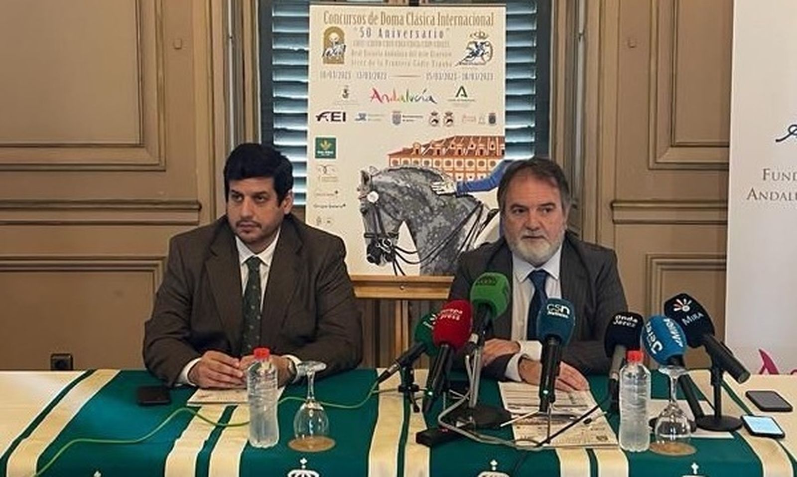 Jorge Vázquez, delegado territorial de Turismo, Cultura y Deporte, junto a Jorge Ramos, director de la Real Escuela.